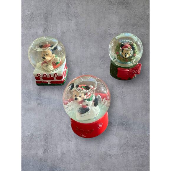 Disney JC Penney Christmas Mini Snow Globes Mickey Mouse Set of 10 2.5 in x 2 in - Picture 4 of 9